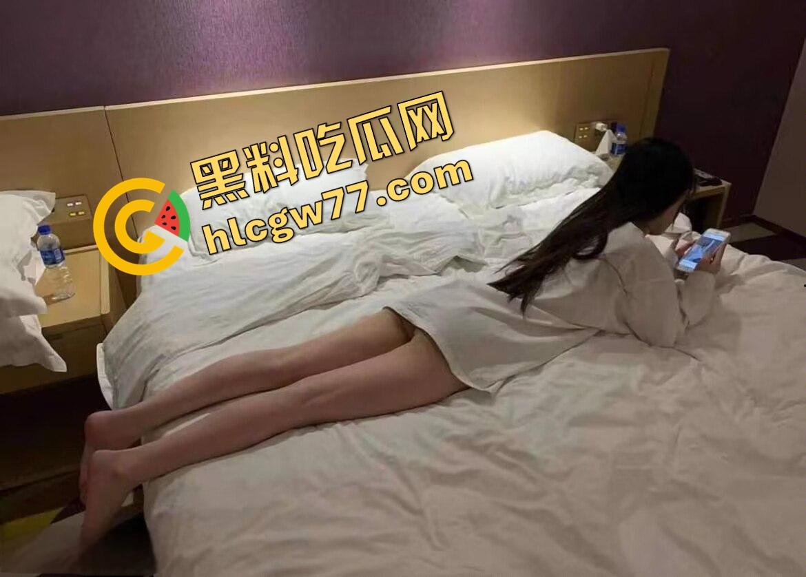 杭城艺术学院高颜值女大学生【蒲悦蓝】从白裙学妹到富二代的性奴肉狗，被PUA调教成掰逼求操的反差骚货！  第4张