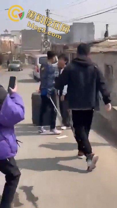 勇敢的小伙，这才是面对校园霸凌的正确方式，就是反击回去！  第3张