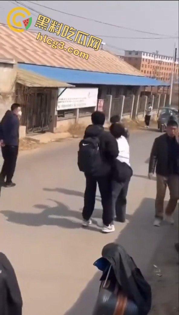 勇敢的小伙，这才是面对校园霸凌的正确方式，就是反击回去！  第5张