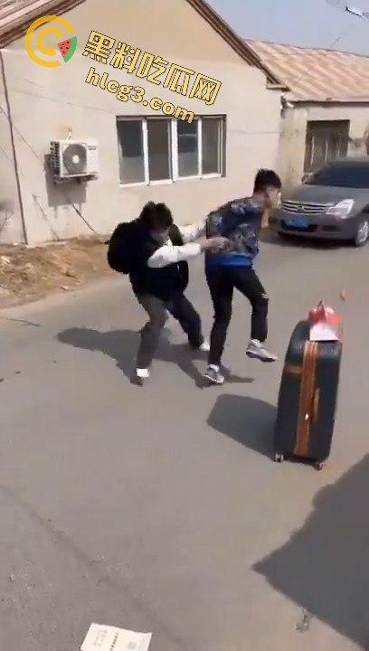 勇敢的小伙，这才是面对校园霸凌的正确方式，就是反击回去！  第9张