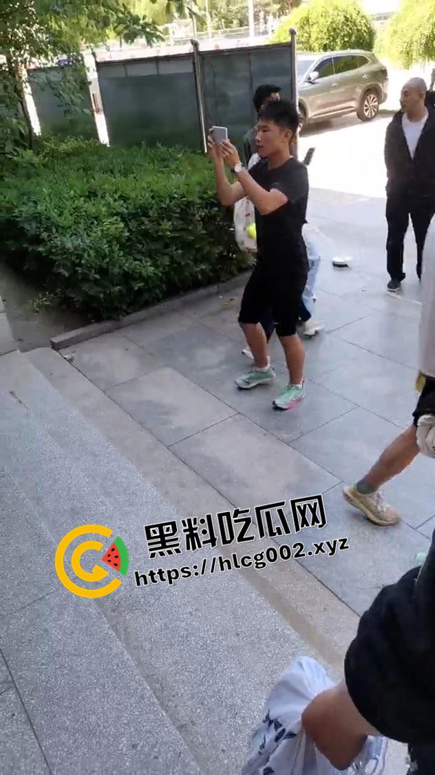 太原二十九中学体考裁判少掐表惹众怒 体育生包围学校讨要说法 现场视频流出  第3张