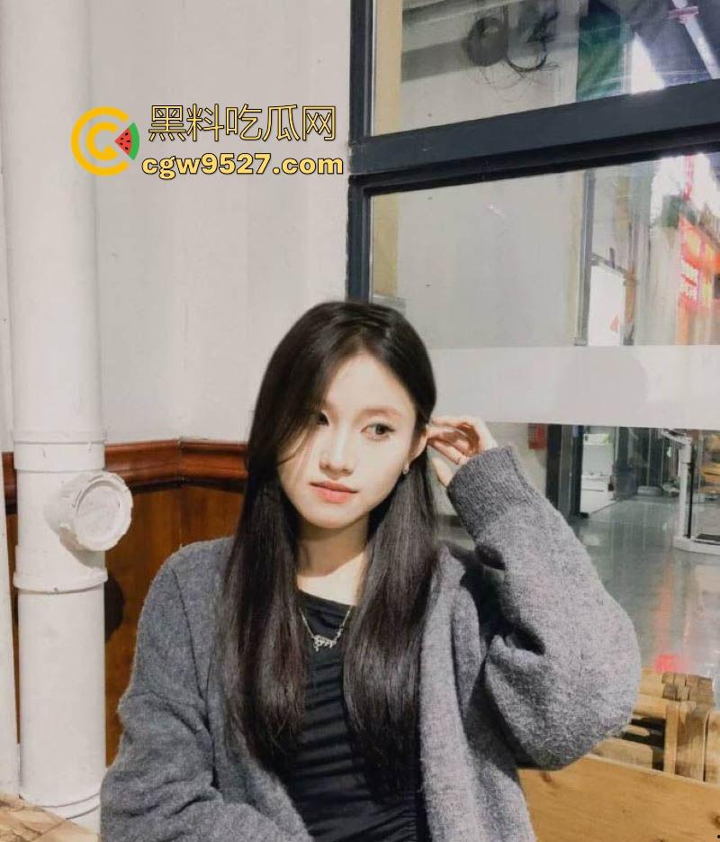 极品反差大学生【王艳丽】私生活大曝光，高颜值极品学妹沦为胯下母狗，带肛塞被后入猛干，尺度大到炸裂！  第2张