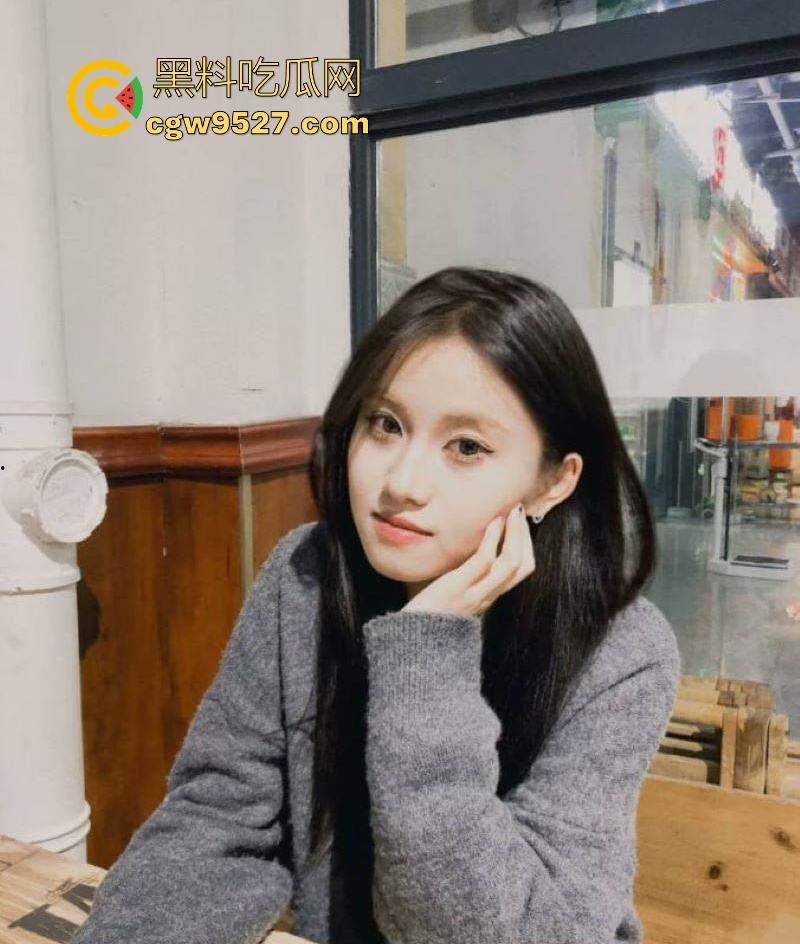 极品反差大学生【王艳丽】私生活大曝光，高颜值极品学妹沦为胯下母狗，带肛塞被后入猛干，尺度大到炸裂！  第3张