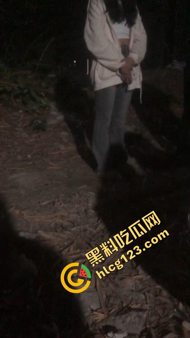 精神小妹撬走闺蜜男朋友，结果被集美揪住狂揍一顿！  第1张