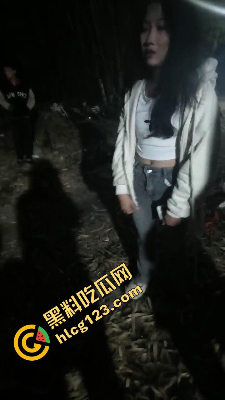 精神小妹撬走闺蜜男朋友，结果被集美揪住狂揍一顿！  第4张