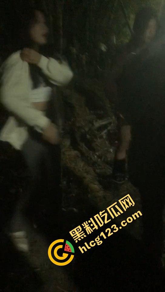 精神小妹撬走闺蜜男朋友，结果被集美揪住狂揍一顿！  第6张