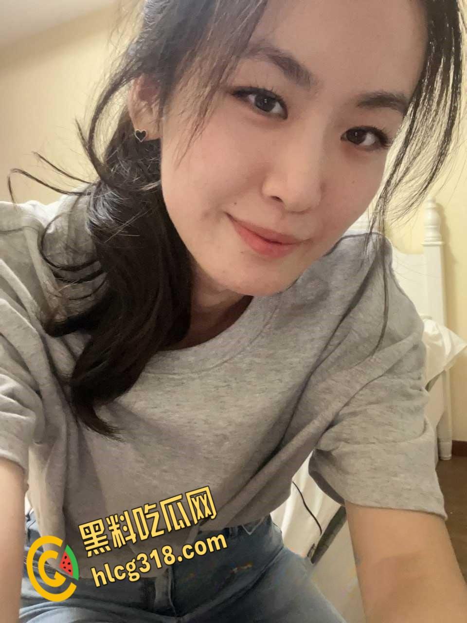 山东潍坊建设银行【周心仪】，衣服一脱马甲线一露，上来就是口活乱舔，熟女的魅力一般人顶不住 !  第1张