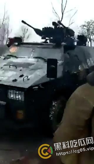 网传河南宁陵清华园学生死亡事件后续 抗议村民遭装甲车进村清算  第2张