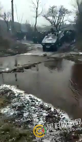 网传河南宁陵清华园学生死亡事件后续 抗议村民遭装甲车进村清算  第8张