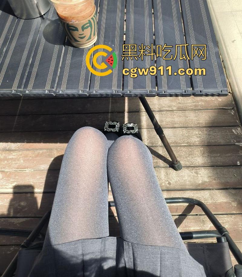 英国留子又爆大瓜！谢菲尔德大学【李玲】被绿帽男友曝光性爱视频，黑丝反差母狗无限诱惑，露脸口交一脸淫靡！  第2张