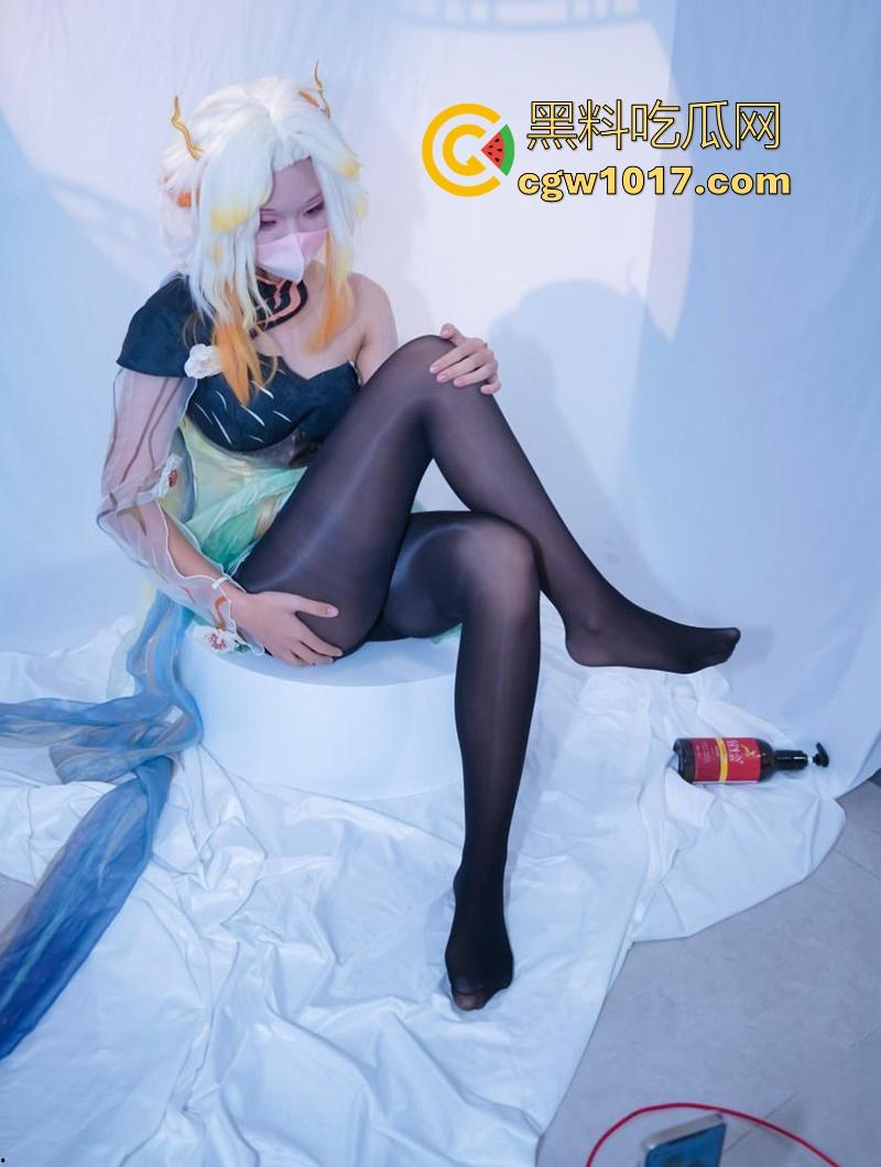 清纯反差福利姬【沐沐酱】最新自慰私拍流出，纤细尤物COS大乔，炮机嗡嗡狂顶嫩穴，粉红阴唇被撑开，撩到骨髓！  第3张