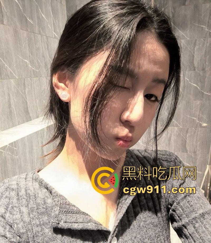 英国留子又爆大瓜！谢菲尔德大学【李玲】被绿帽男友曝光性爱视频，黑丝反差母狗无限诱惑，露脸口交一脸淫靡！  第4张