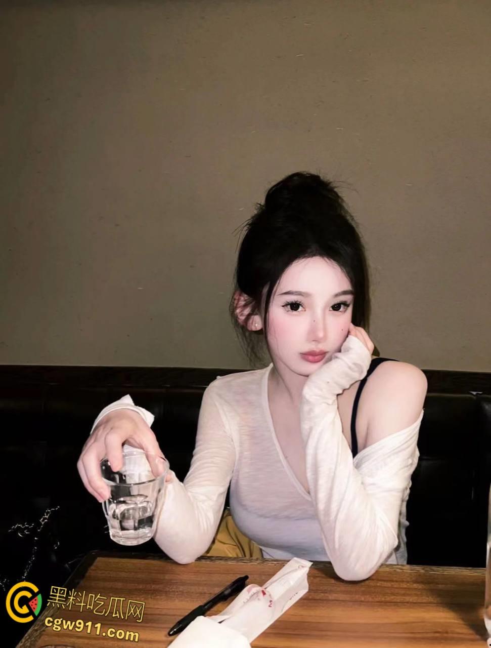 上海戏剧学院舞蹈生【宋雅倩】，一放假立马被男友拉去开房，超粉嫩白虎骑乘榨精，肏到求饶放过 ！  第3张