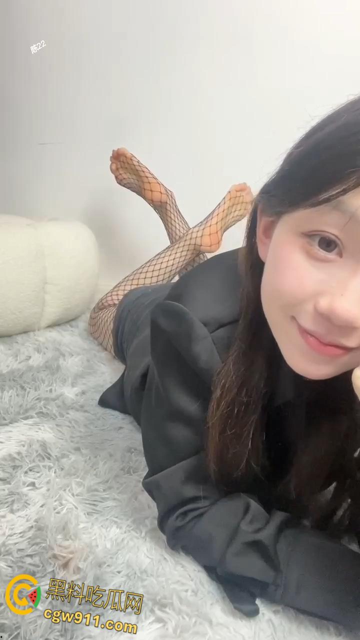 上海戏剧学院舞蹈生【宋雅倩】，一放假立马被男友拉去开房，超粉嫩白虎骑乘榨精，肏到求饶放过 ！  第5张