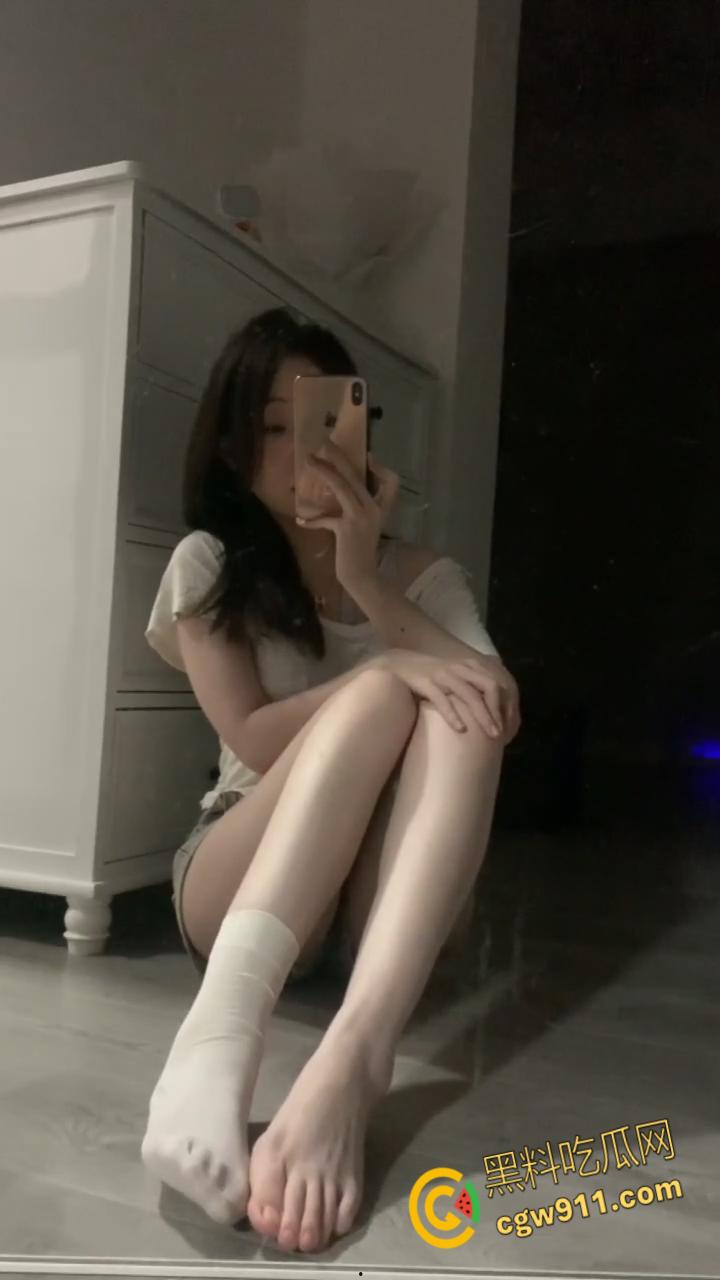 上海戏剧学院舞蹈生【宋雅倩】，一放假立马被男友拉去开房，超粉嫩白虎骑乘榨精，肏到求饶放过 ！  第6张