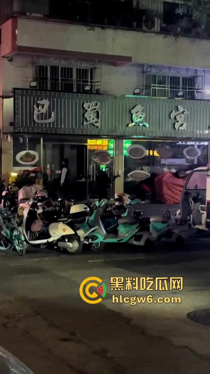 四川街覇店老板恶意往电瓶车上泼油被硬核美女车主拍视频曝光 引无数网友差评攻击关门大吉  第11张