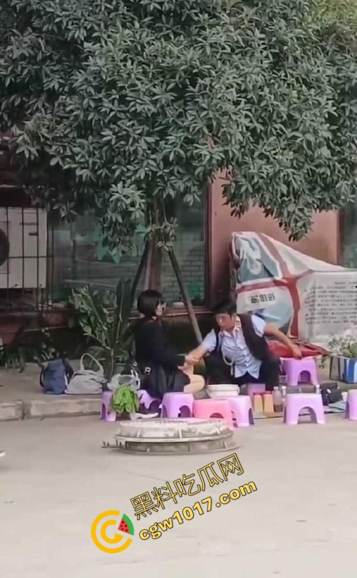 公园算命大师诱骗小仙女，揉胸抠穴就能断知福祸，小仙女被玩弄至高潮，彻底沦陷！  第7张