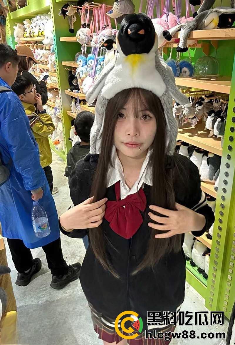 广东小伙王者开黑偶遇职校00后骚母狗，一天拿下骑脸操嘴后入灌精，白嫩翘臀淫叫连连偷拍角度绝了！  第2张