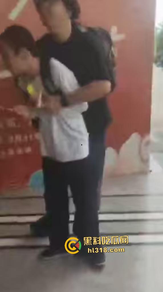 四川遂宁漫展《我的英雄学院》Coser被霸凌扯掉假发，直接拔刀砍人反霸凌！  第7张