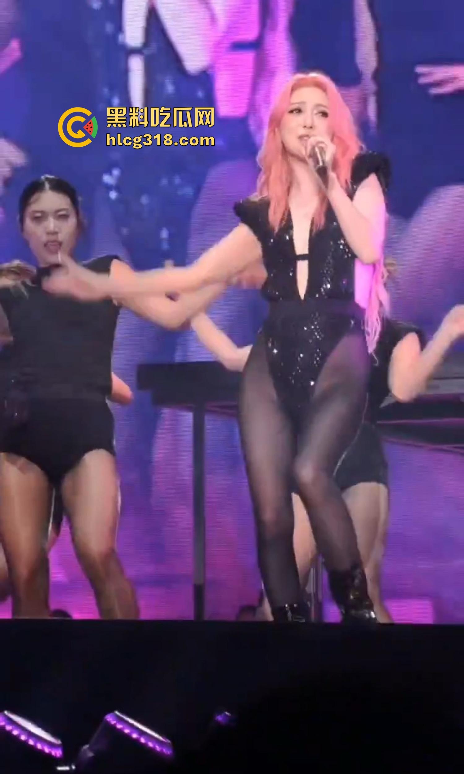 香港兔子警官变黑鬼宠物『薛凯琪』亲测黑屌开膛4分钟激战流出，最后少女被操成爆浆兔！  第7张