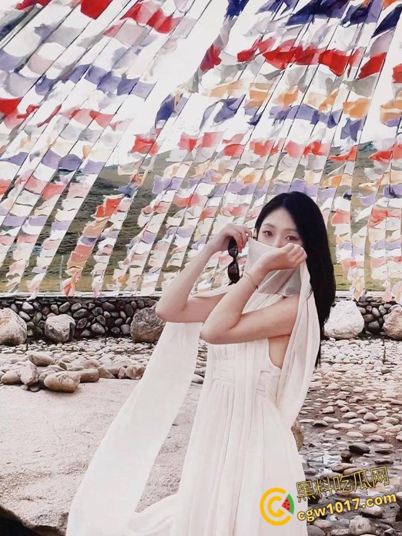 长沙高颜值女神【陈玲渝】，御姐气质极品身材，露脸口交樱桃小嘴狂吞大屌榨精，反差婊口技爆棚！  第2张