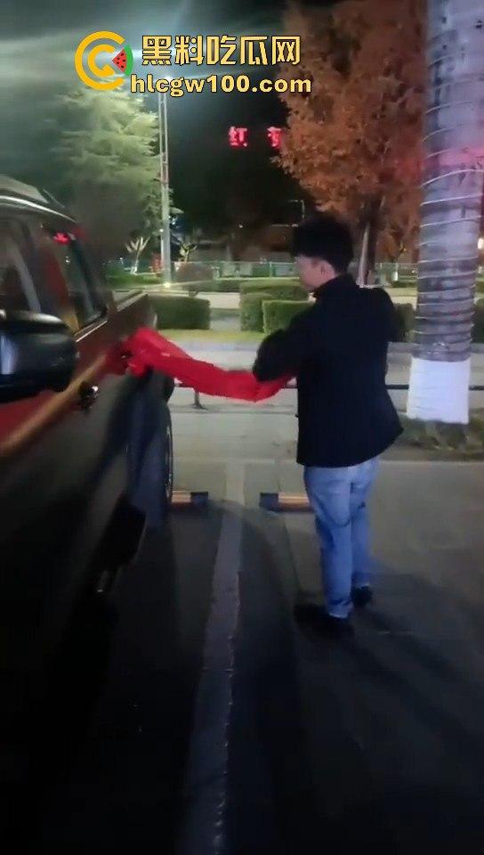 云南保山市君悦广场男子【王麒麟】表白成功，不料给正牌女友抓包，时间管理大师错误案例！！  第8张