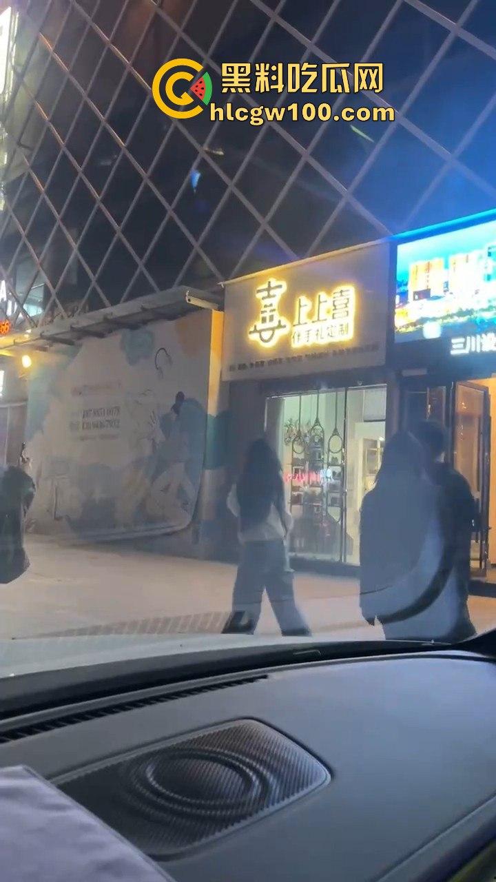 云南保山市君悦广场男子【王麒麟】表白成功，不料给正牌女友抓包，时间管理大师错误案例！！  第11张