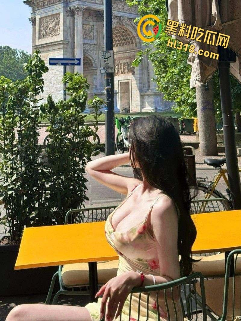 推特约炮大神【circushayashi】，约操高颜肥臀母狗，车震野外露出，后入的教科书典范，这视角真是太美了！  第2张