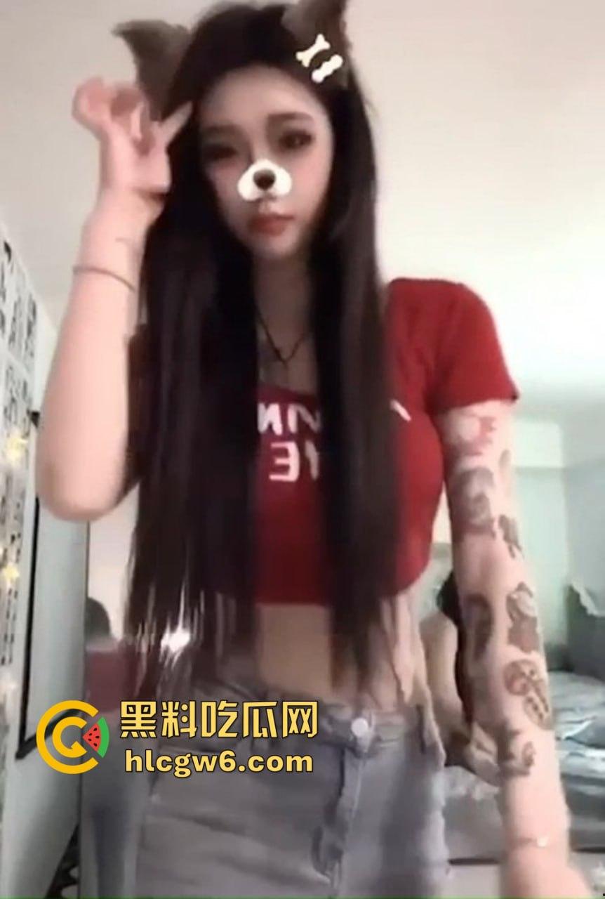 河北精神小妹【向如意】不愧是个狠人，身材顶姿势骚，被曝光不雅视频，床上吃鸡吃到飞起，翻车也香得离谱！  第2张