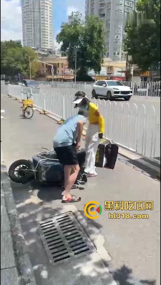 美团女骑手撞到老人后想跑，撞到老人死缠烂打，一个想讹诈一个想跑，因果纠缠罢了。  第8张