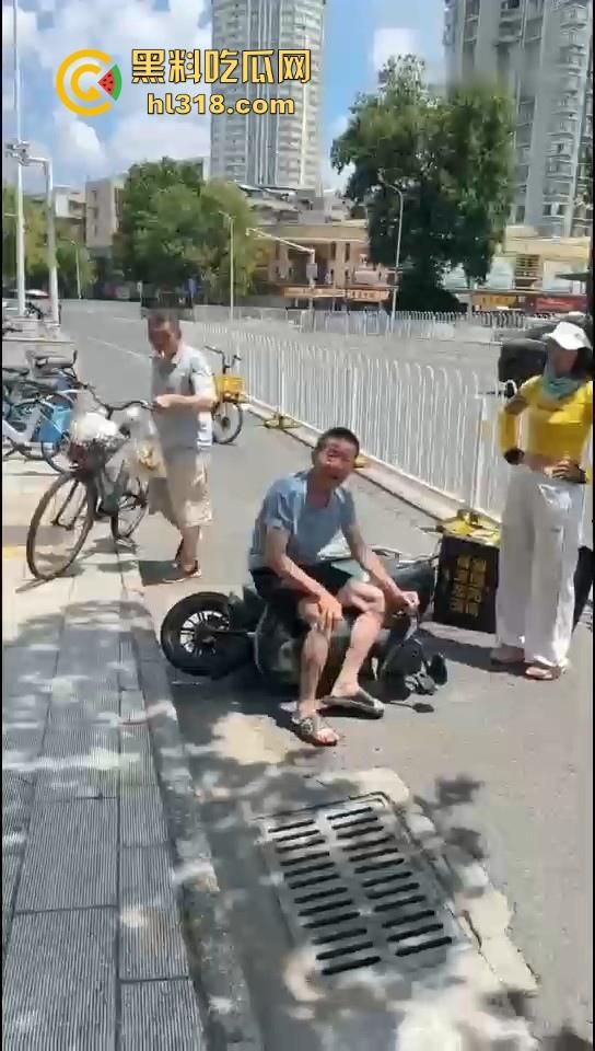 美团女骑手撞到老人后想跑，撞到老人死缠烂打，一个想讹诈一个想跑，因果纠缠罢了。  第10张