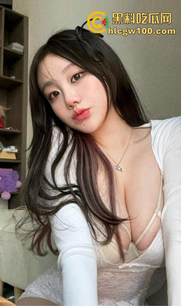 广州巨乳嫩妹【罗雪菲】自拍炸裂流出，00后极品白嫩大奶粉穴流出，颜值和身材双杀，看一眼鸡巴就硬到受不了！  第12张