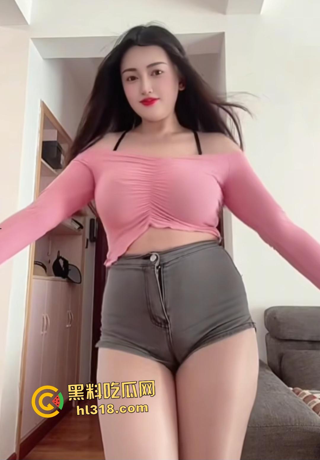 抖音79万粉御姐【万人迷168】性爱泄密，粉逼无套穿渔网袜被后入，奶子大到屏幕都装不下，肉感十足！  第2张