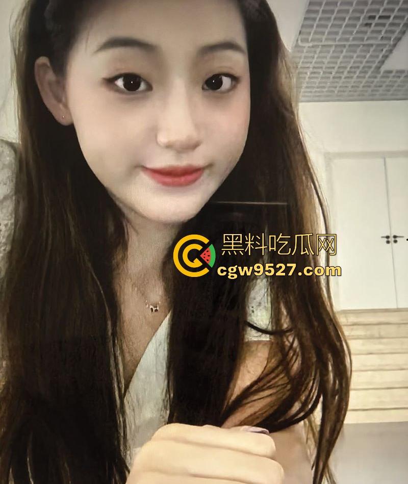 长春工商学院【刘晴晴】洋溢青春气息，圆润脸庞甜美可人，却在床上与男友彻底放飞，深喉口交反差十足！  第2张