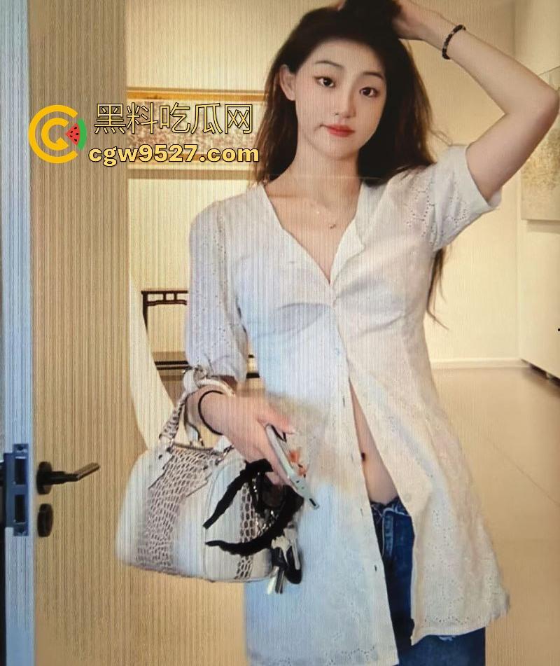 长春工商学院【刘晴晴】洋溢青春气息，圆润脸庞甜美可人，却在床上与男友彻底放飞，深喉口交反差十足！  第3张