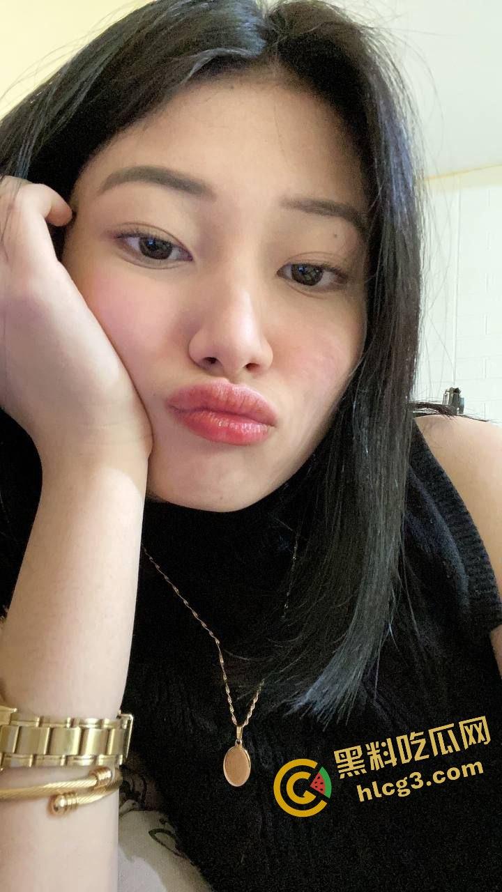 新加坡人事经理肉便器『黄玲』混不下去回国遭骗炮 性爱视频泄密流出  第1张