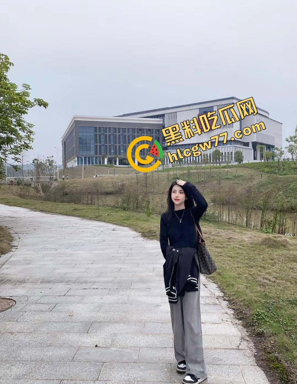 长沙零食有鸣门店高颜值实习生【赵雪】制服反差女神被男友泄露性爱自拍，制服不是工装，是情趣外壳！  第2张