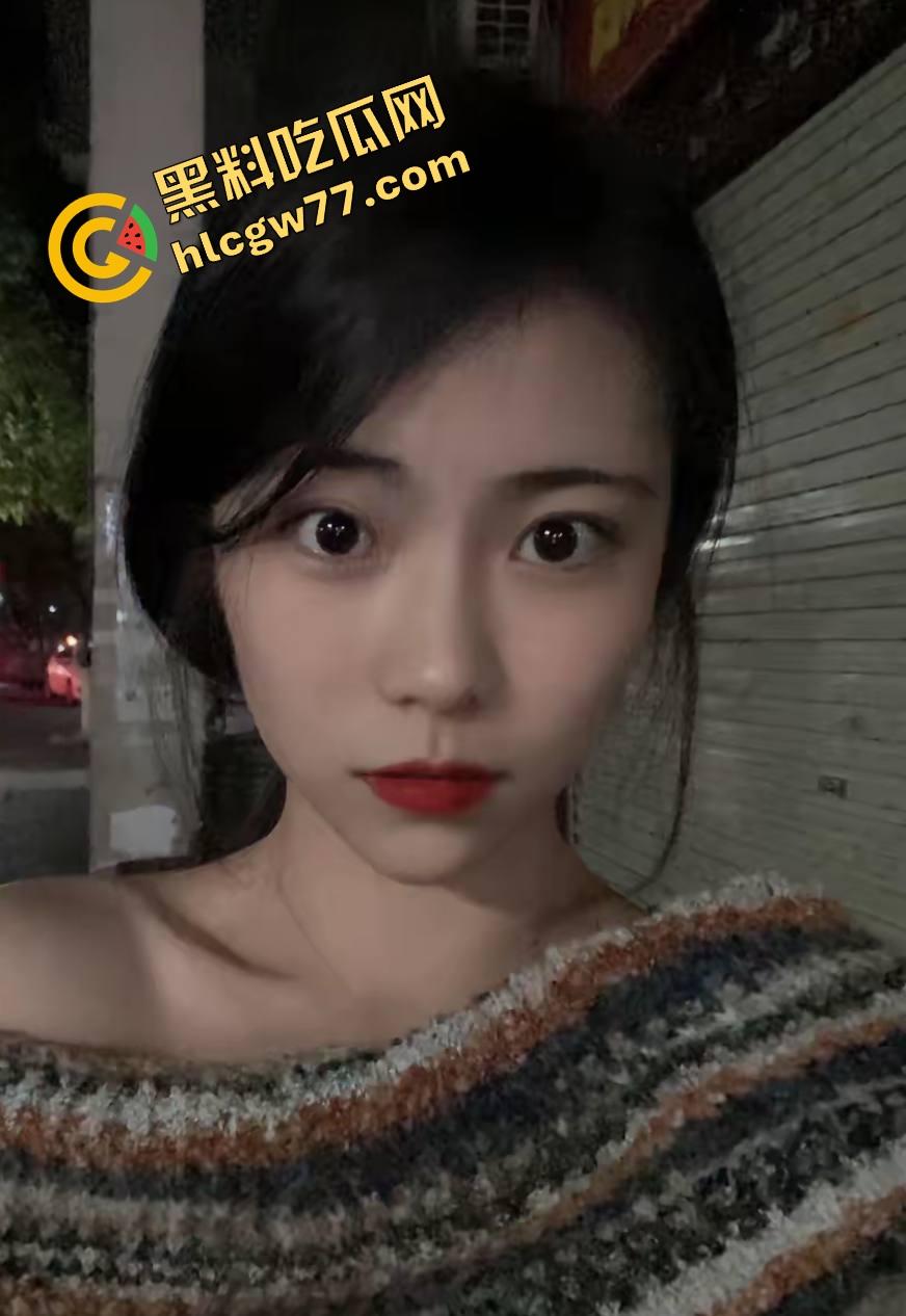 长沙零食有鸣门店高颜值实习生【赵雪】制服反差女神被男友泄露性爱自拍，制服不是工装，是情趣外壳！  第5张