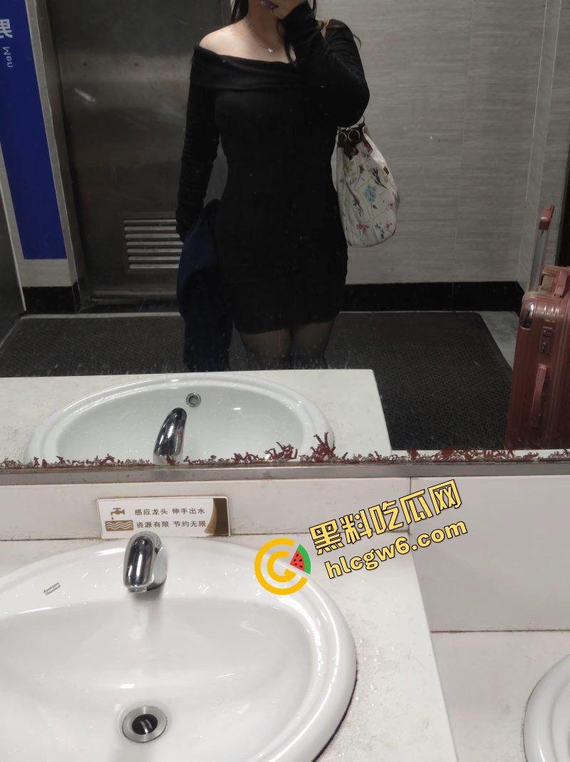 辽宁凤城肉感炮架风骚反差骚鸡『唐紫瑜』与啤酒肚大哥激情口交 内裤直插爆怼骚逼！原创独家流出！  第1张