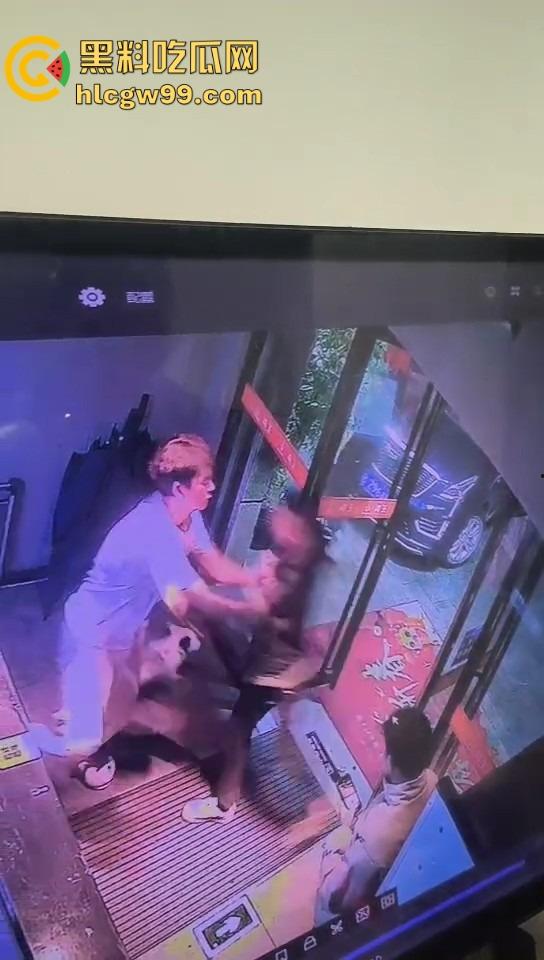 新年第一刀,莆田大过年上演血腥捅人案,五六刀下去，白刀进红刀出，大过年直接血溅当场！  第3张