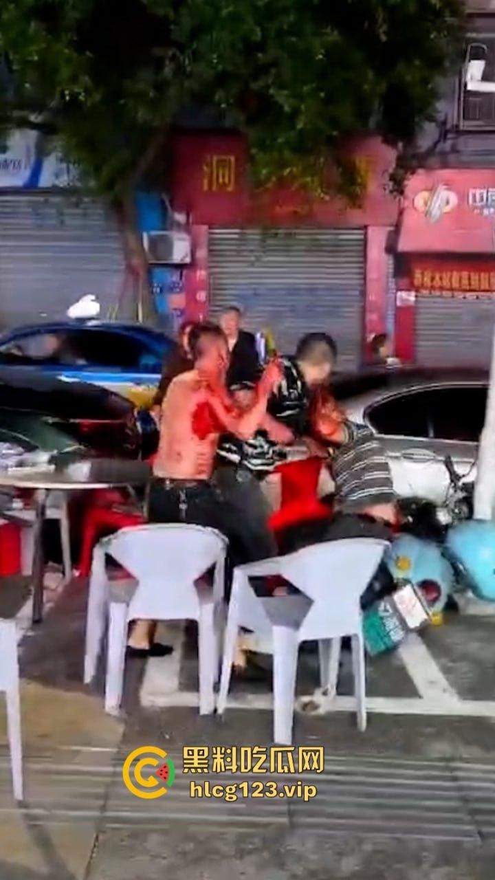 广汉街头惊现小红人 两男子酒后互砍专往脑袋上砸 血都要流干了  第2张