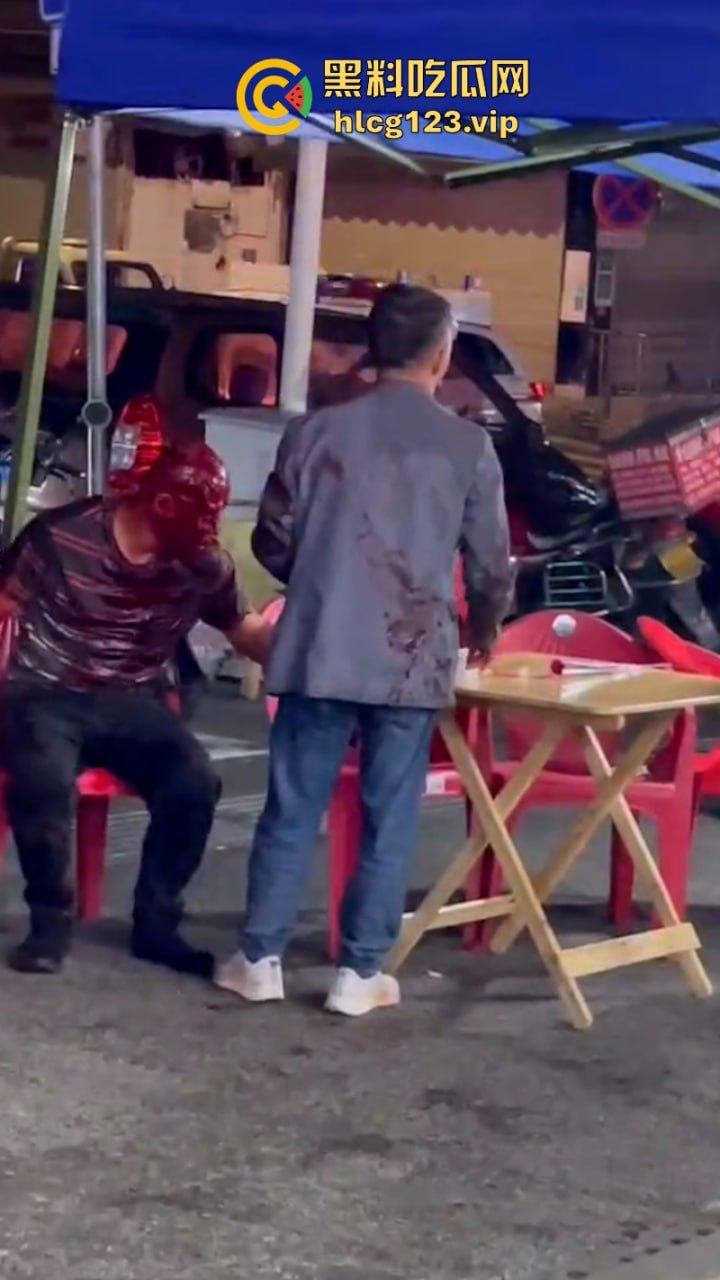 广汉街头惊现小红人 两男子酒后互砍专往脑袋上砸 血都要流干了  第7张
