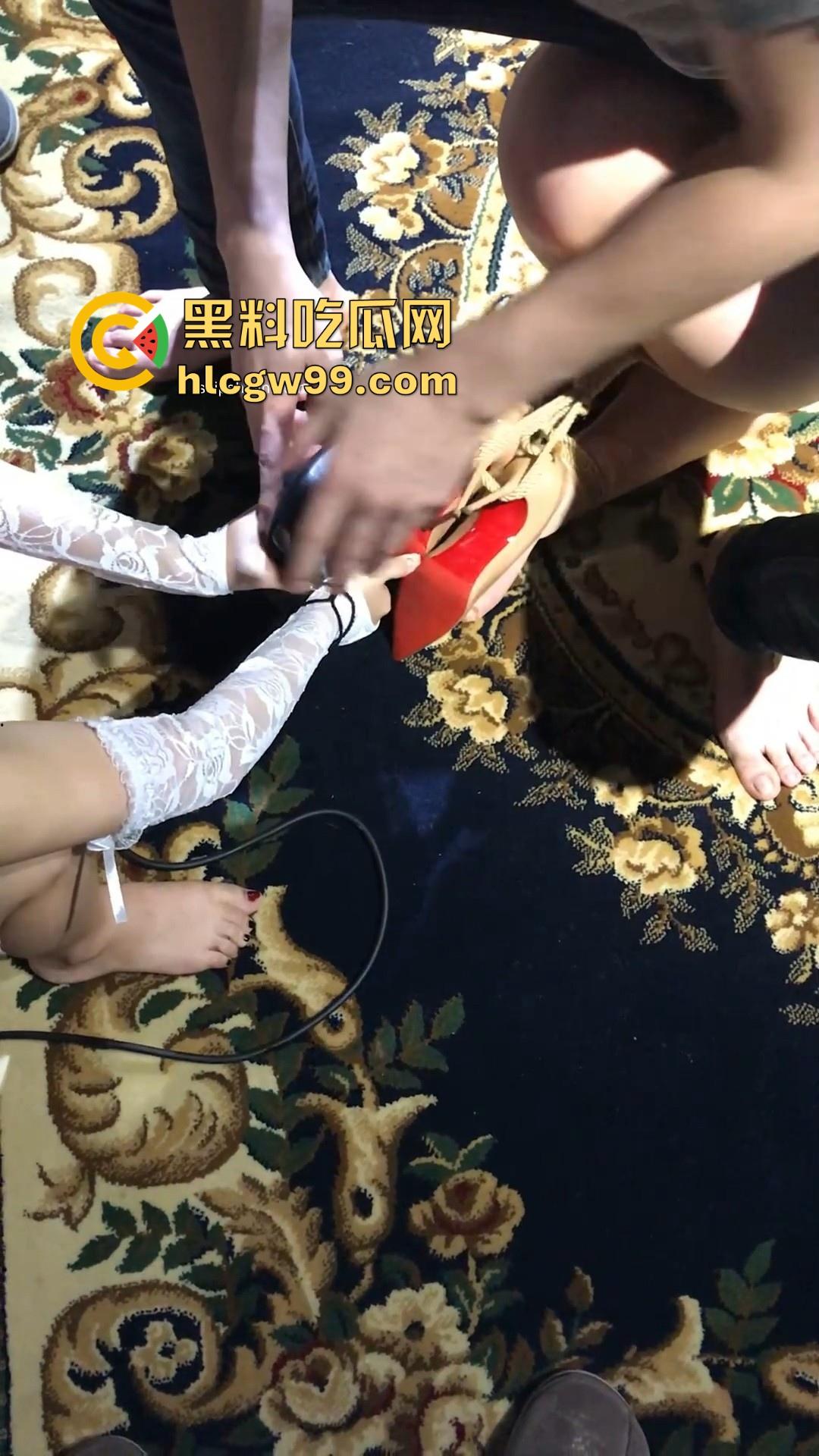 这个是真会玩啊！萌系甜妹电钻插逼体验快速高潮，这频率比炮机还要猛，这么玩逼早晚不得玩废了啊？  第6张