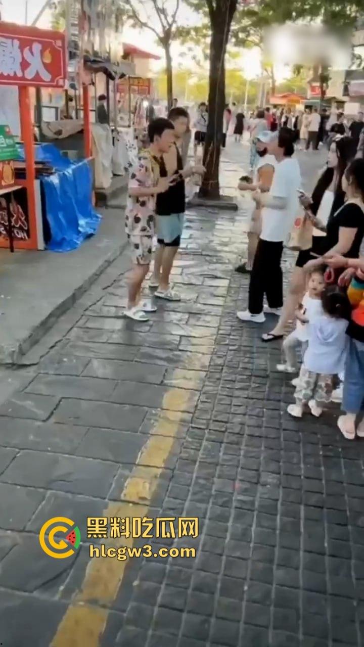 快手网红【祁天道】三亚户外直播 街边用竹签捅少女屁股 因诈骗入狱3年 出狱后毫无底线直播  第13张