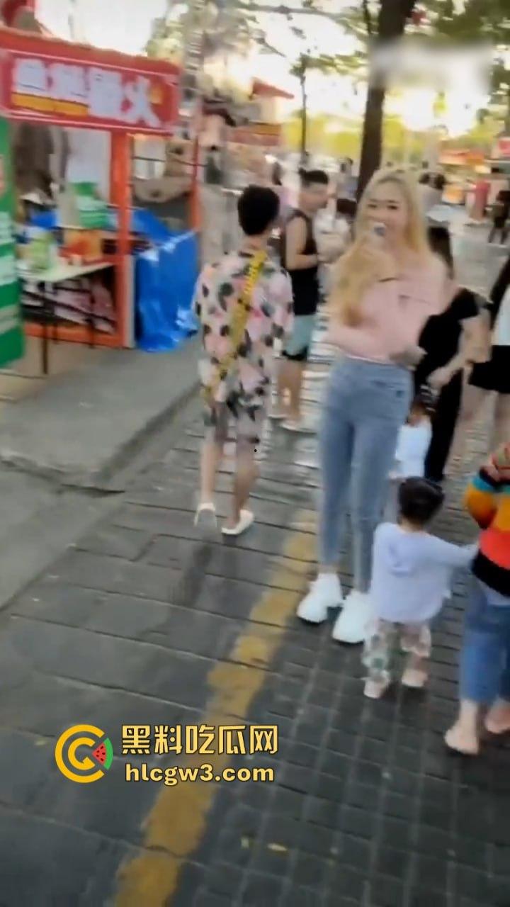 快手网红【祁天道】三亚户外直播 街边用竹签捅少女屁股 因诈骗入狱3年 出狱后毫无底线直播  第15张