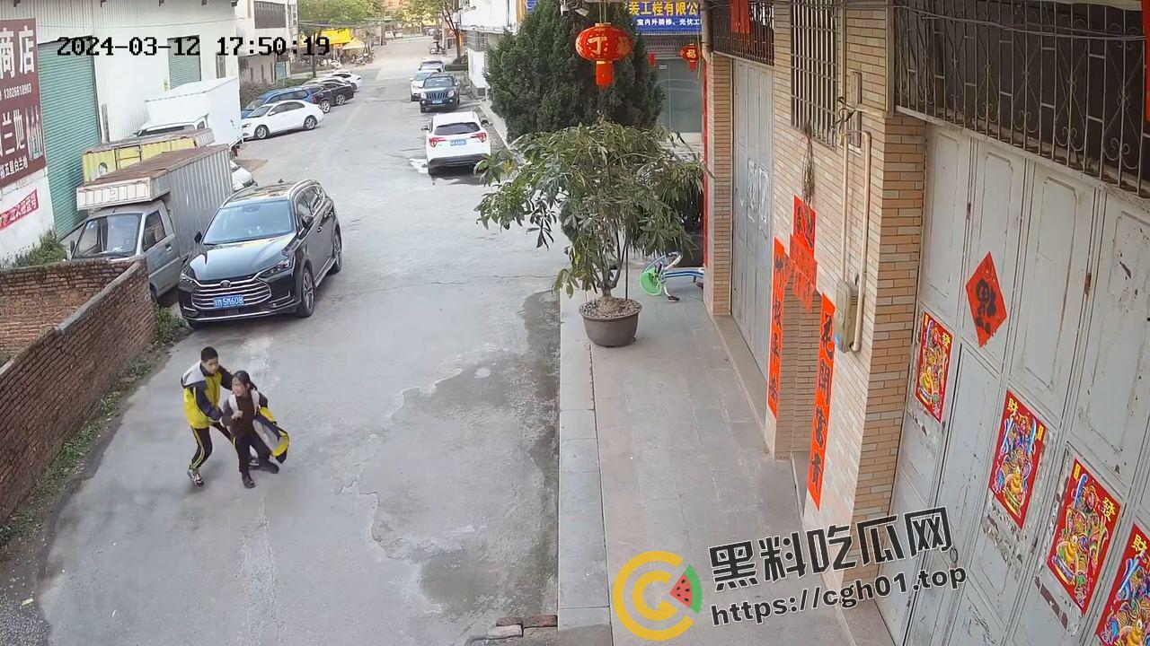 天津河东中心小学初中生猥亵小女孩  女孩惨叫瘆人 老师辟谣男孩不正常 现场监控流出 第7张