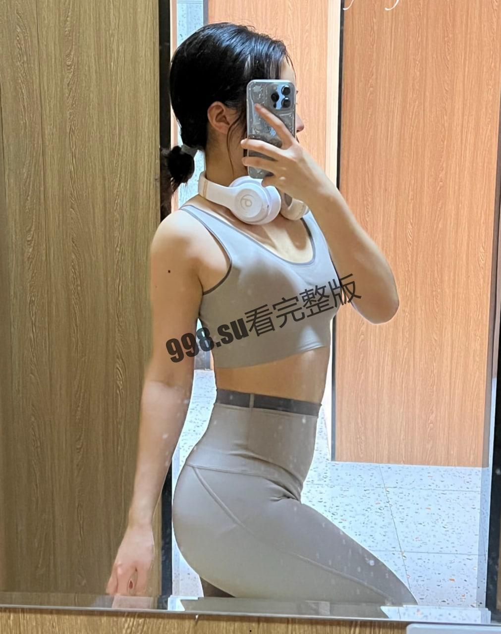 微博撸铁反差婊 #悲伤口袋小狗 高价定制视图流出  第1张