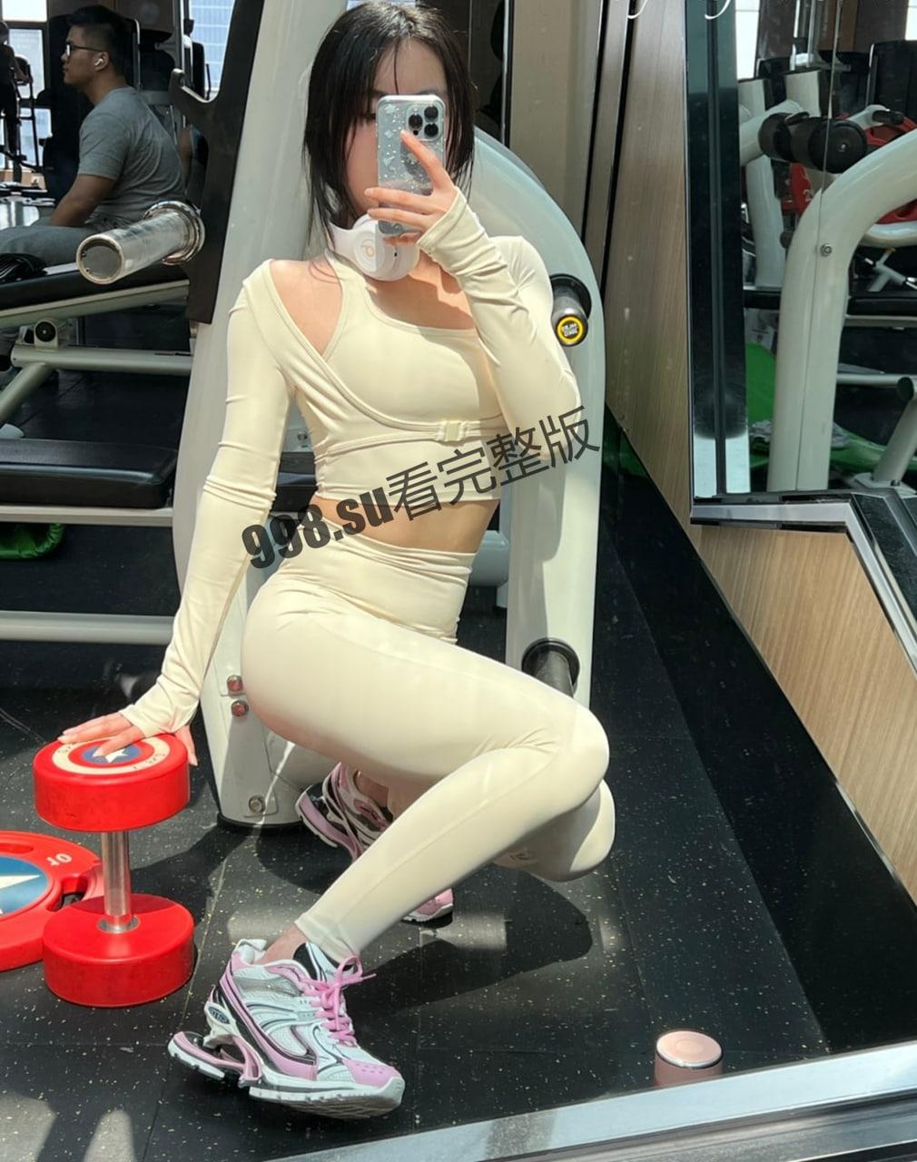 微博撸铁反差婊 #悲伤口袋小狗 高价定制视图流出  第5张