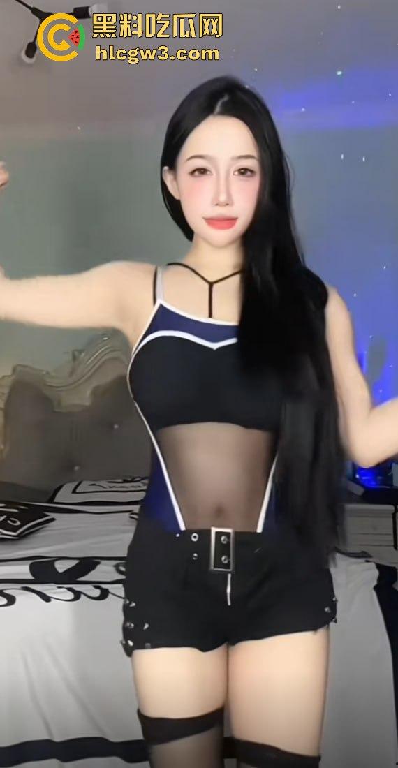 抖音主播『李大嘴儿』大哥重金定制甩奶擦边视频曝光，骚比带口罩狂抖巨奶，黑丝豹纹丁字裤口罩挡不住！  第4张