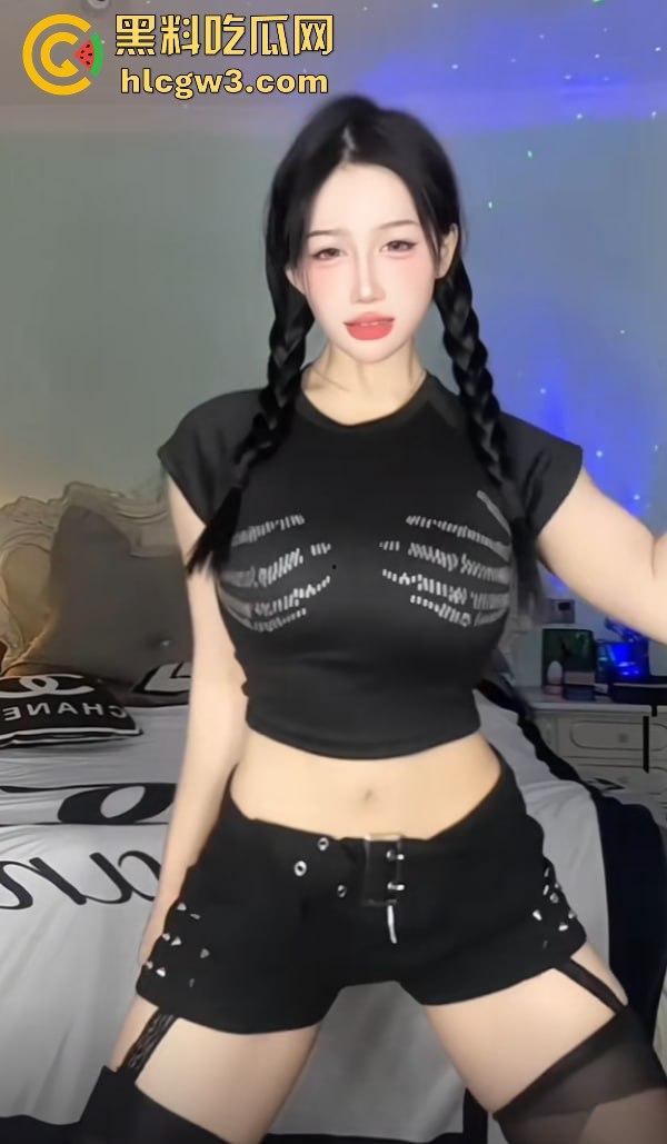 抖音主播『李大嘴儿』大哥重金定制甩奶擦边视频曝光，骚比带口罩狂抖巨奶，黑丝豹纹丁字裤口罩挡不住！  第6张